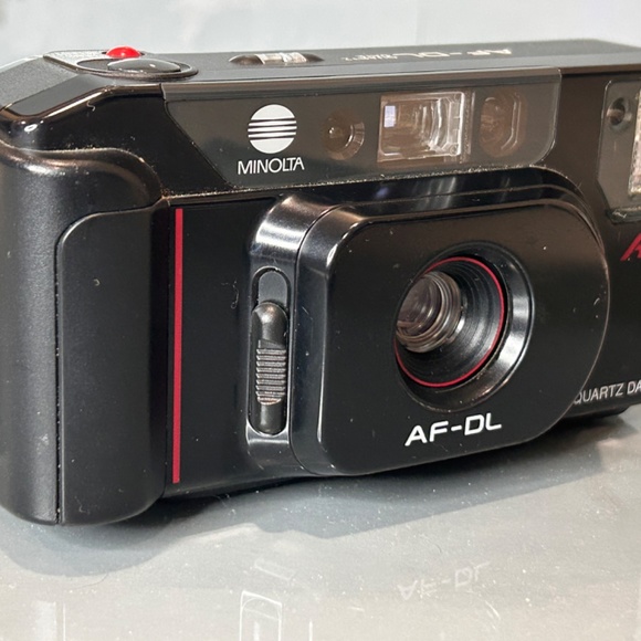 Minolta AF-DF 35mm vintage film camera with case - Picture 2 of 6